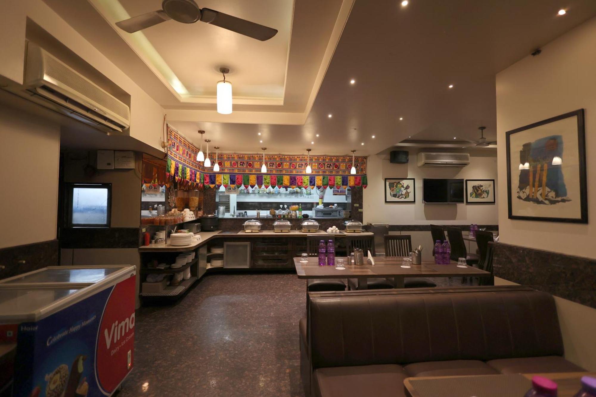 Hotel Vetro Inn Surat Ngoại thất bức ảnh