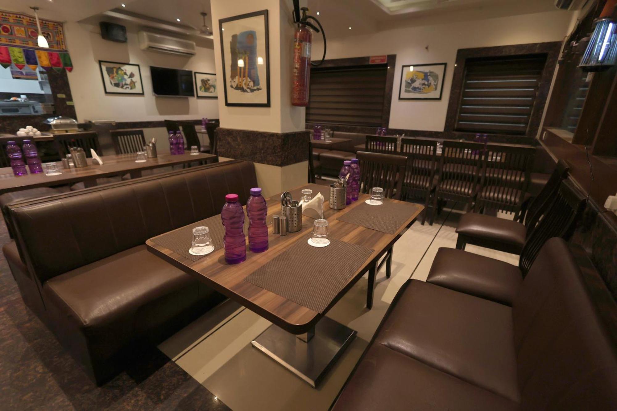 Hotel Vetro Inn Surat Ngoại thất bức ảnh