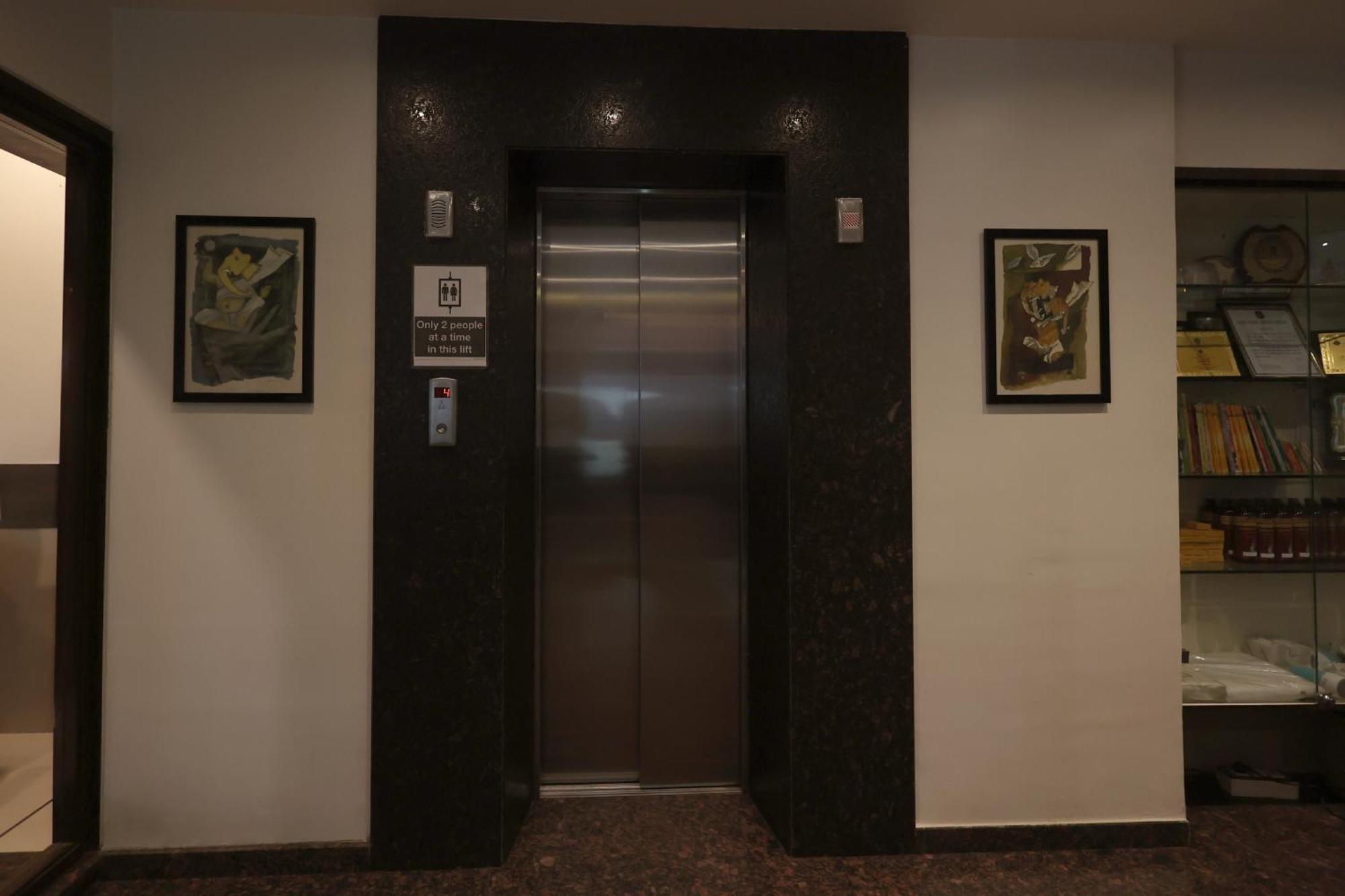 Hotel Vetro Inn Surat Ngoại thất bức ảnh