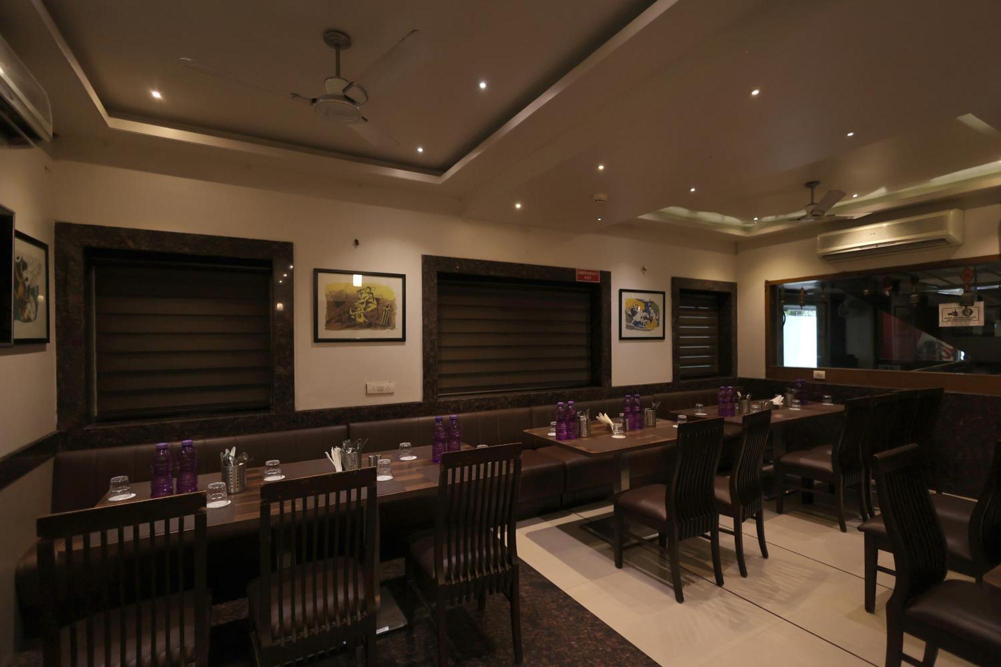 Hotel Vetro Inn Surat Ngoại thất bức ảnh