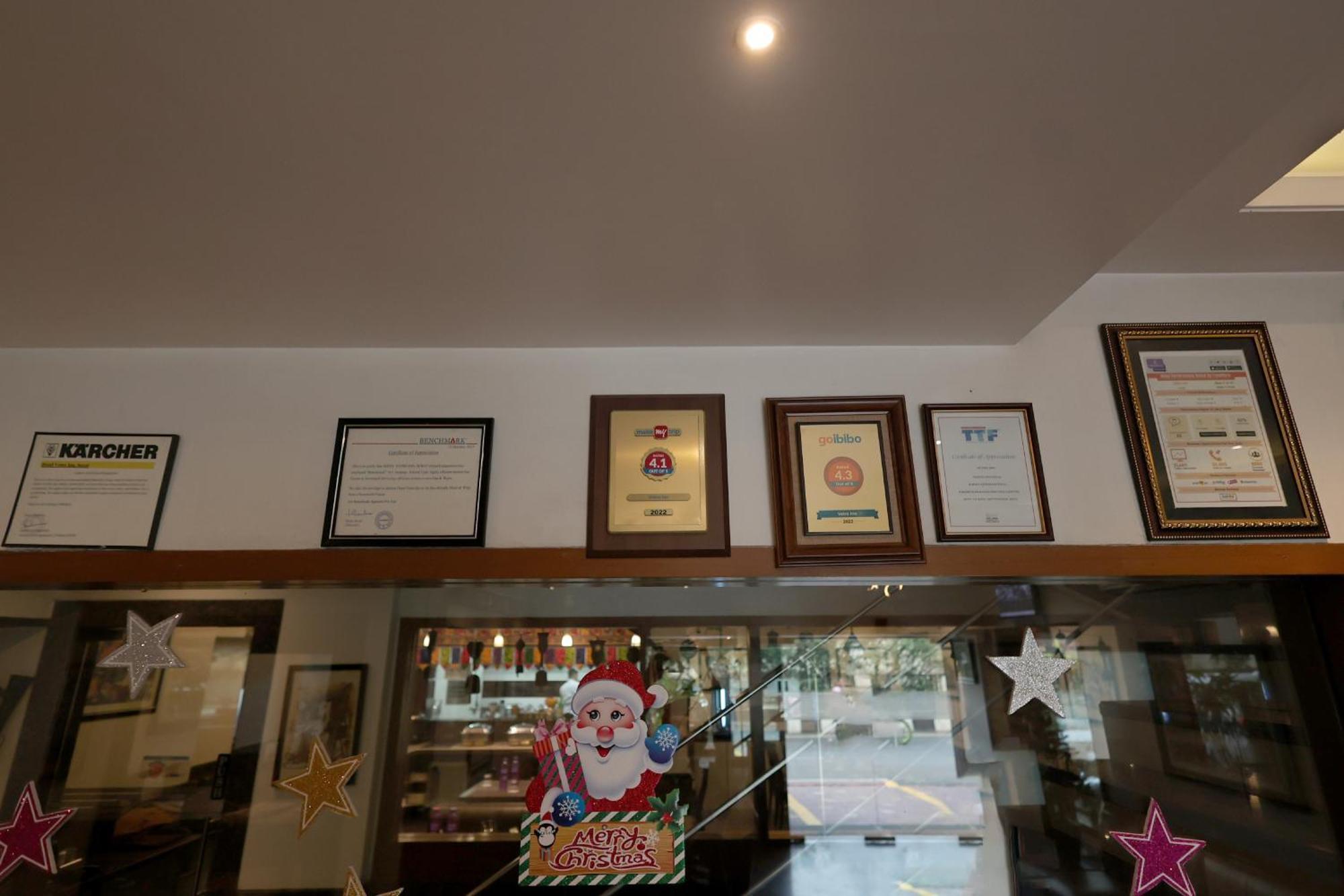 Hotel Vetro Inn Surat Ngoại thất bức ảnh